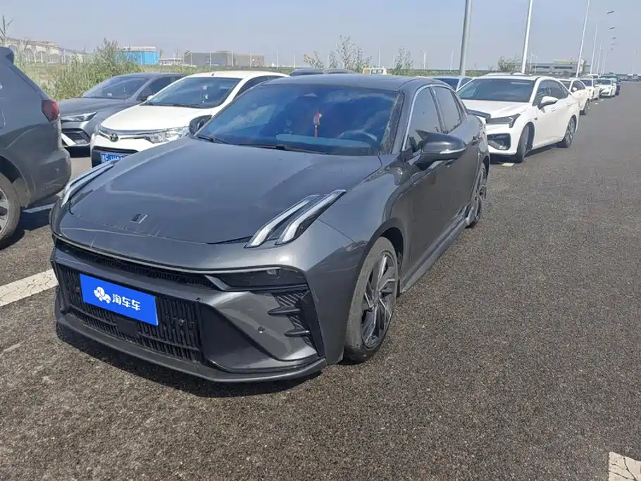 Lynk & Co 03
