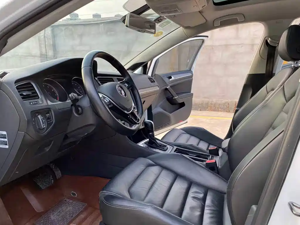 Volkswagen Golf 2016 230TSI AT Luxury