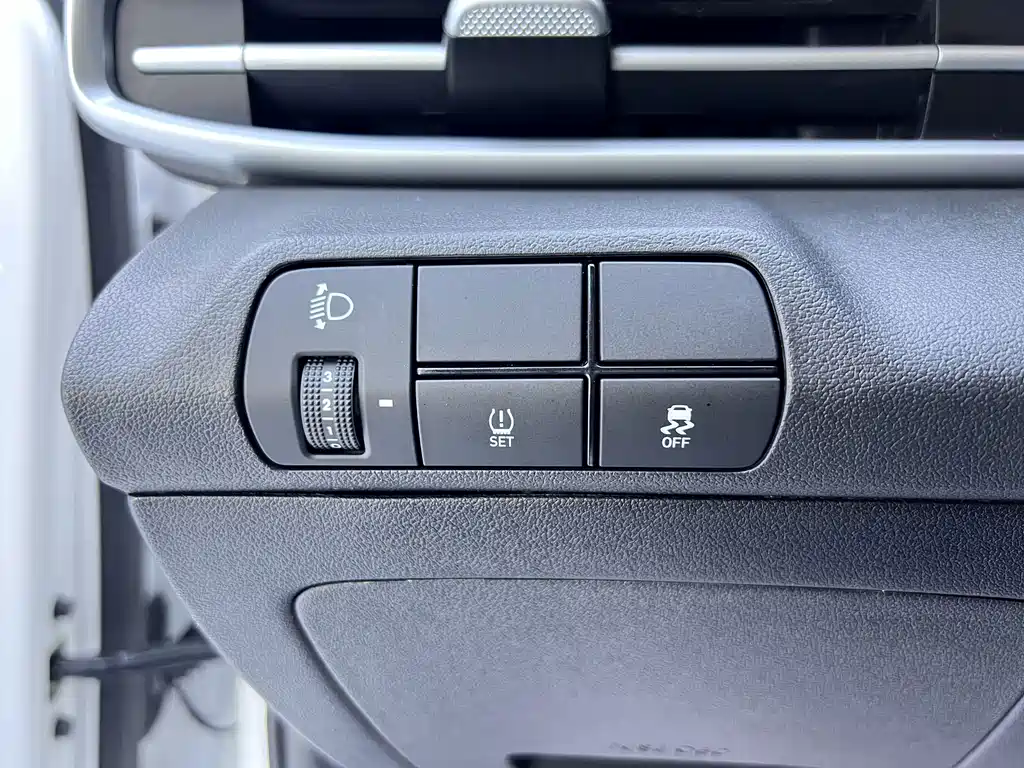 Hyundai Elantra — миниатюра 12