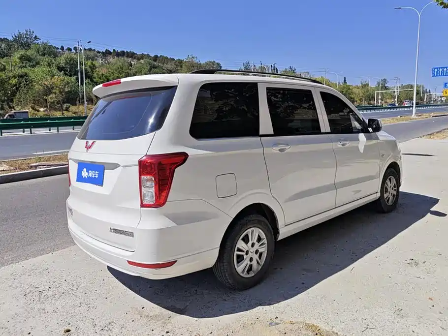 Wuling Hongguang — миниатюра 3