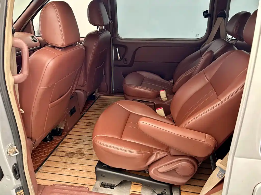 Buick GL8 — миниатюра 7