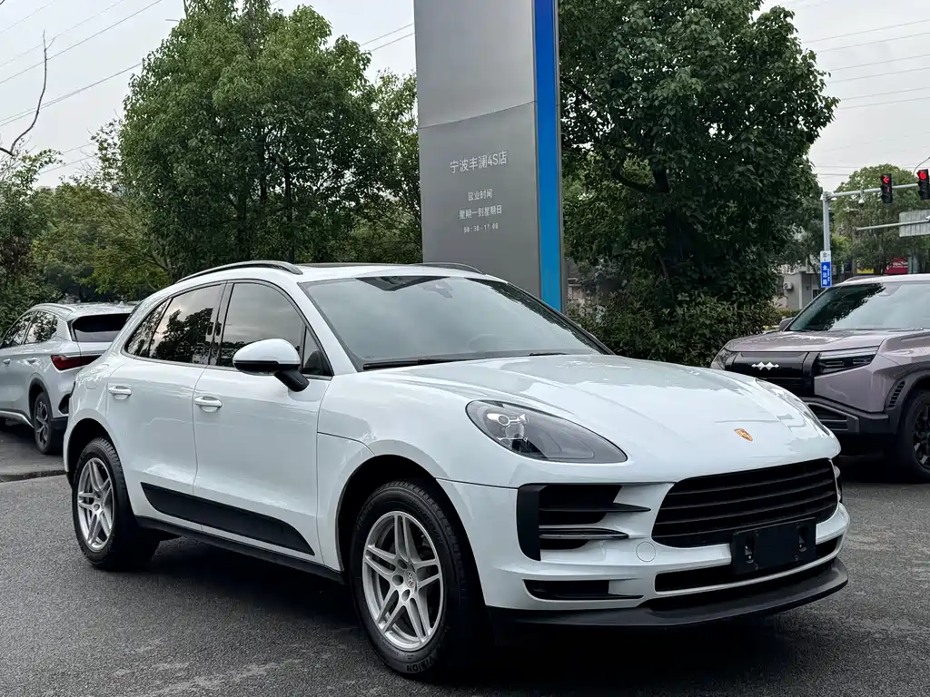 Porsche Macan — миниатюра 3