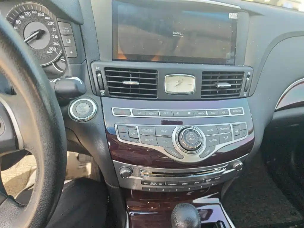 Infiniti Q70 — миниатюра 6