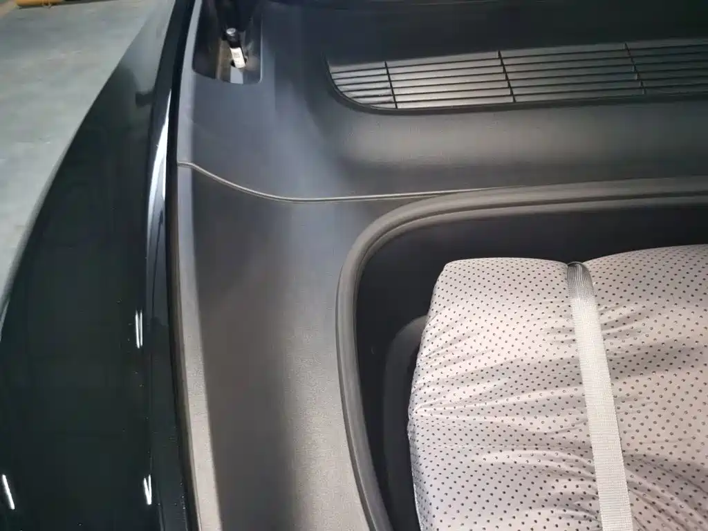 Tesla Model Y — миниатюра 21