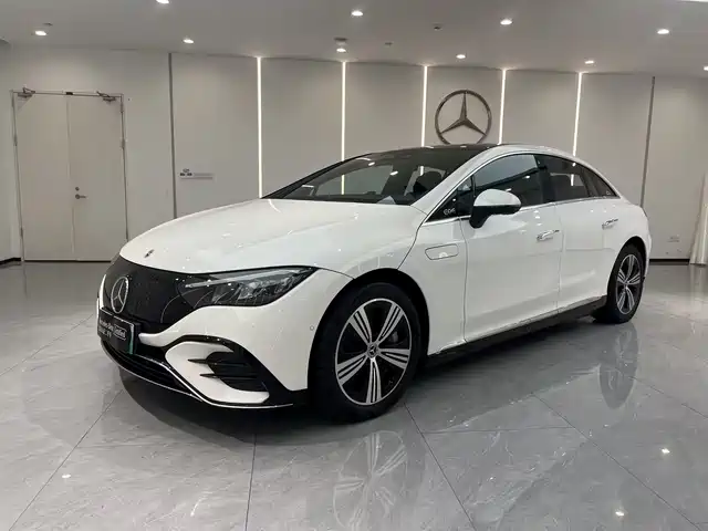 MERCEDES-BENZ EQE 2025