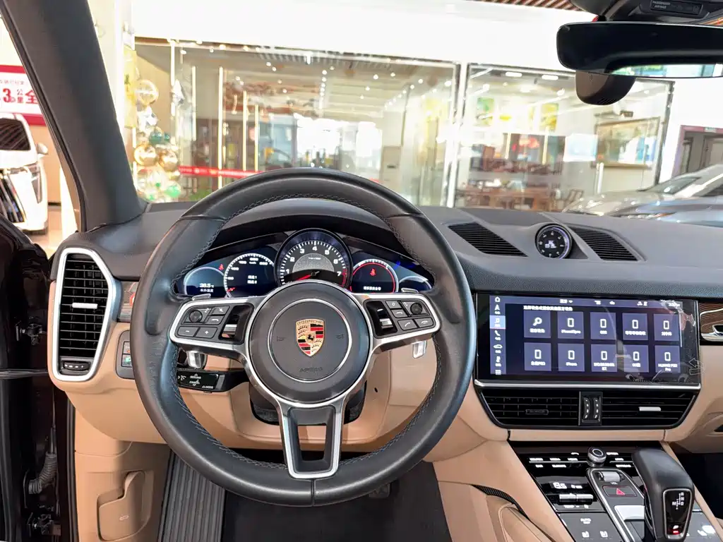 Porsche Cayenne — миниатюра 9