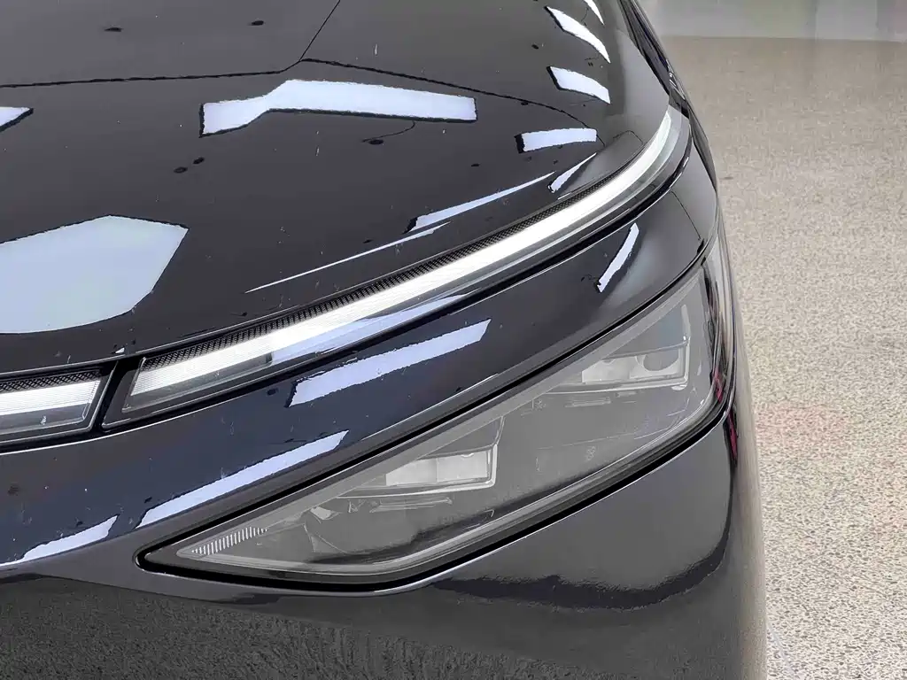 XPeng X9 — миниатюра 5