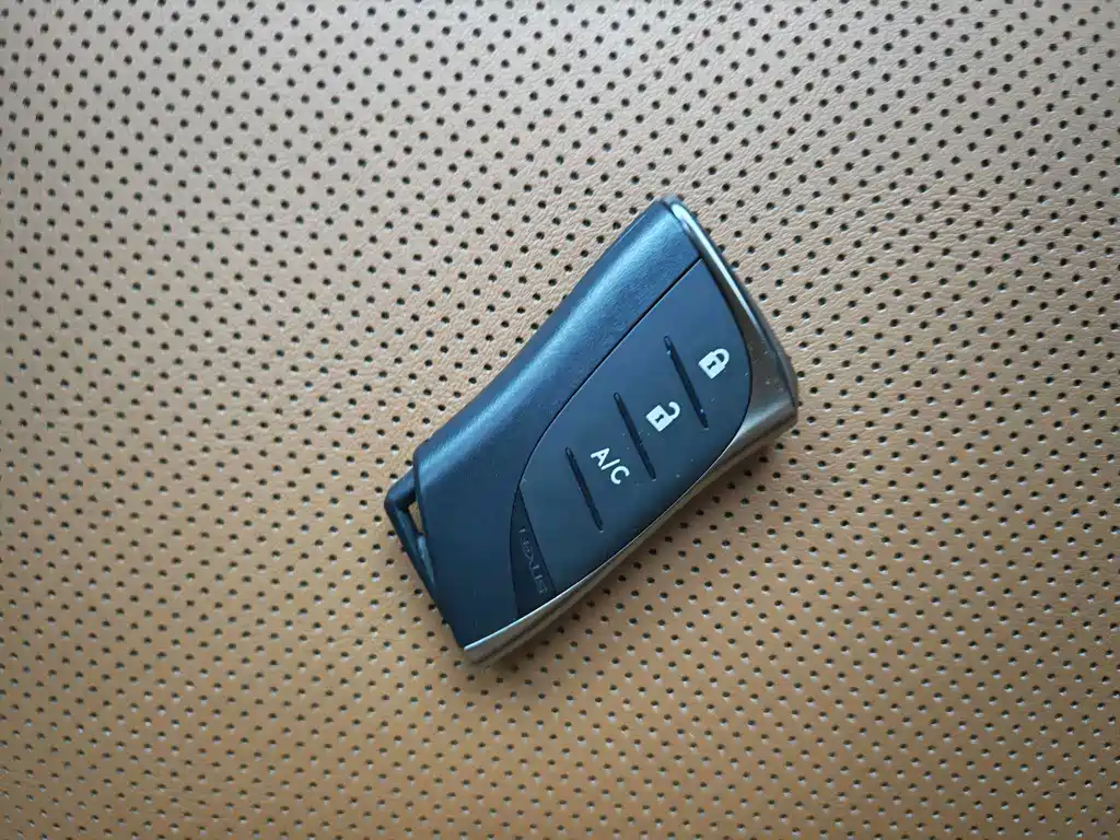 Lexus UX New Energy — миниатюра 18