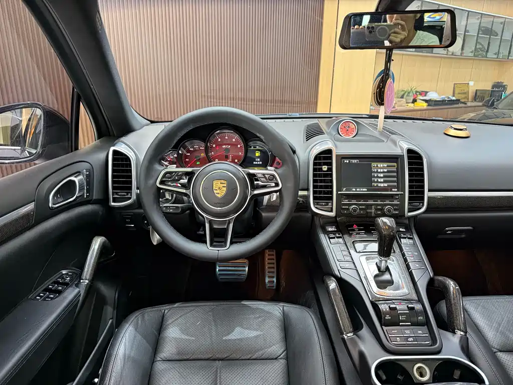 Porsche Cayenne — миниатюра 23