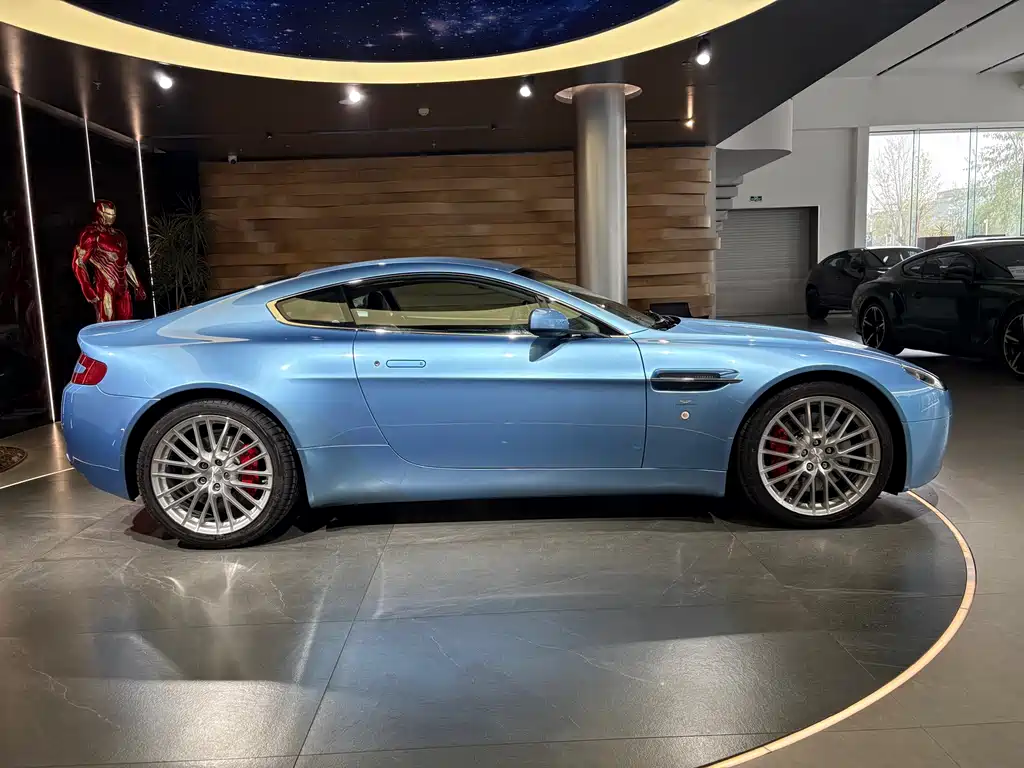 Aston Martin V8 Vantage 2011 4.7L Sportshift Coupe