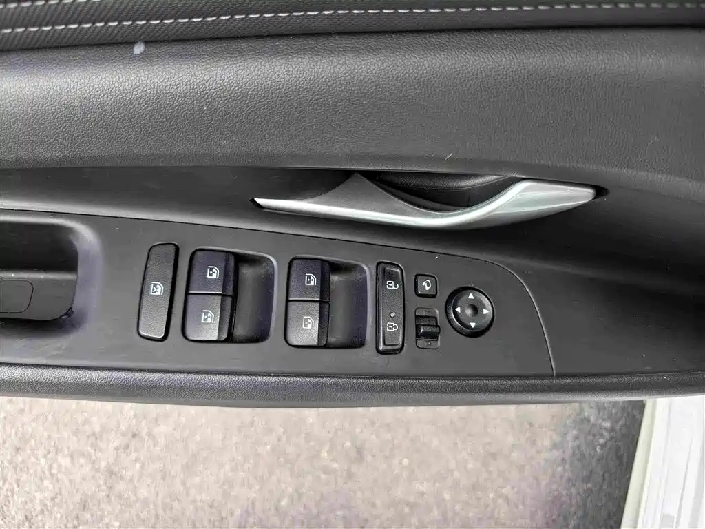 Hyundai Elantra — миниатюра 4