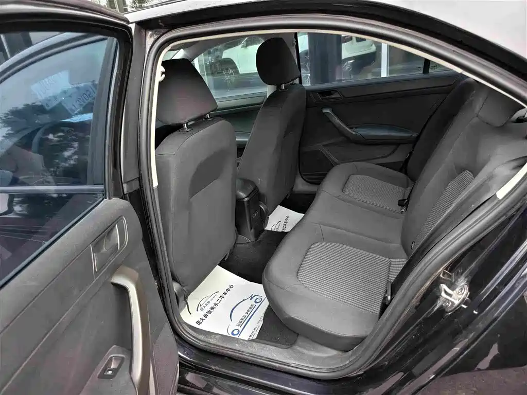 Volkswagen Santana — миниатюра 7