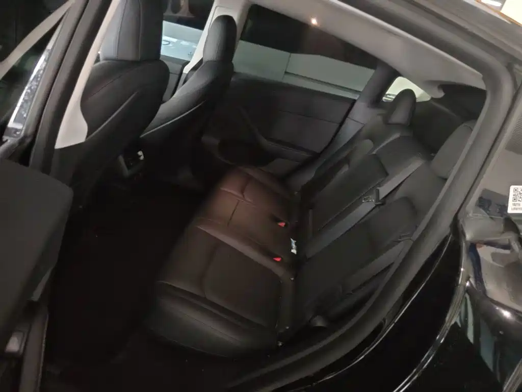 Tesla Model Y — миниатюра 17