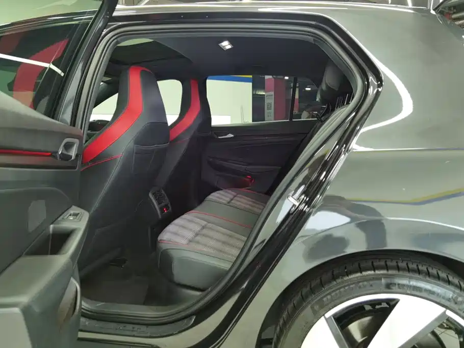 Volkswagen Golf GTI — миниатюра 11