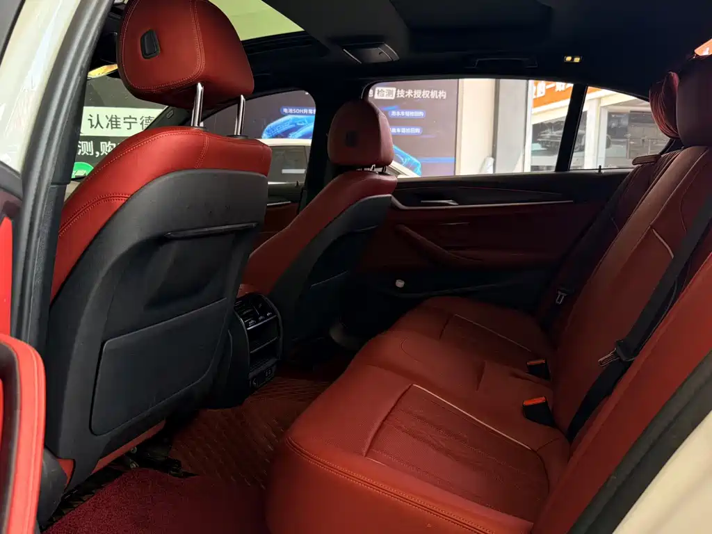 BMW 5 Series — миниатюра 6