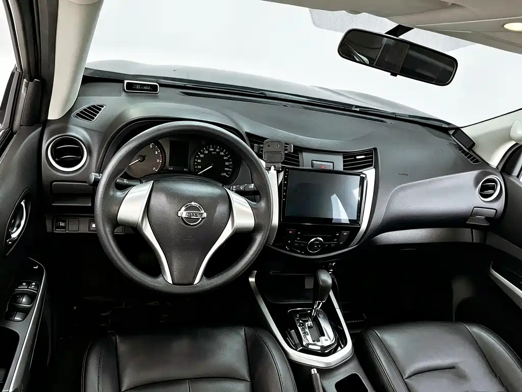 Nissan Navara — миниатюра 8