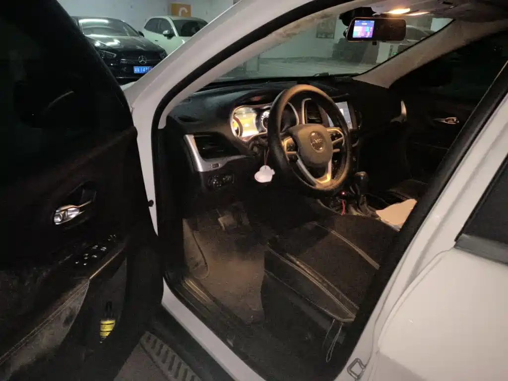 Jeep Cherokee — миниатюра 12