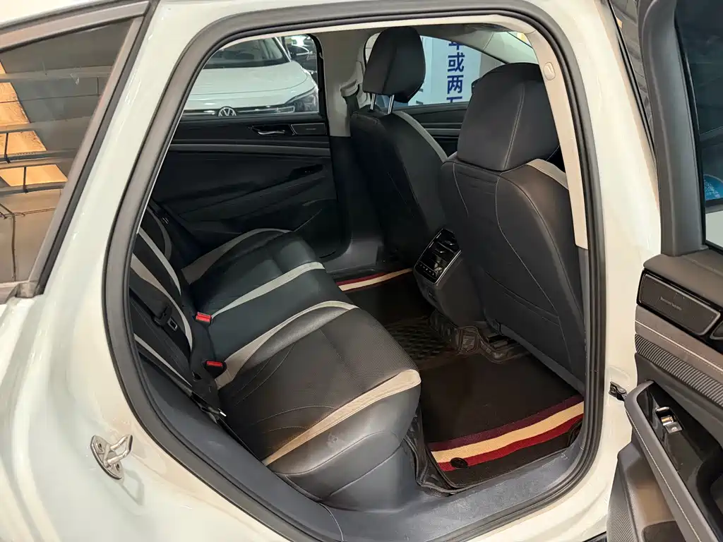 VOLKSWAGEN ID.7 VIZZION