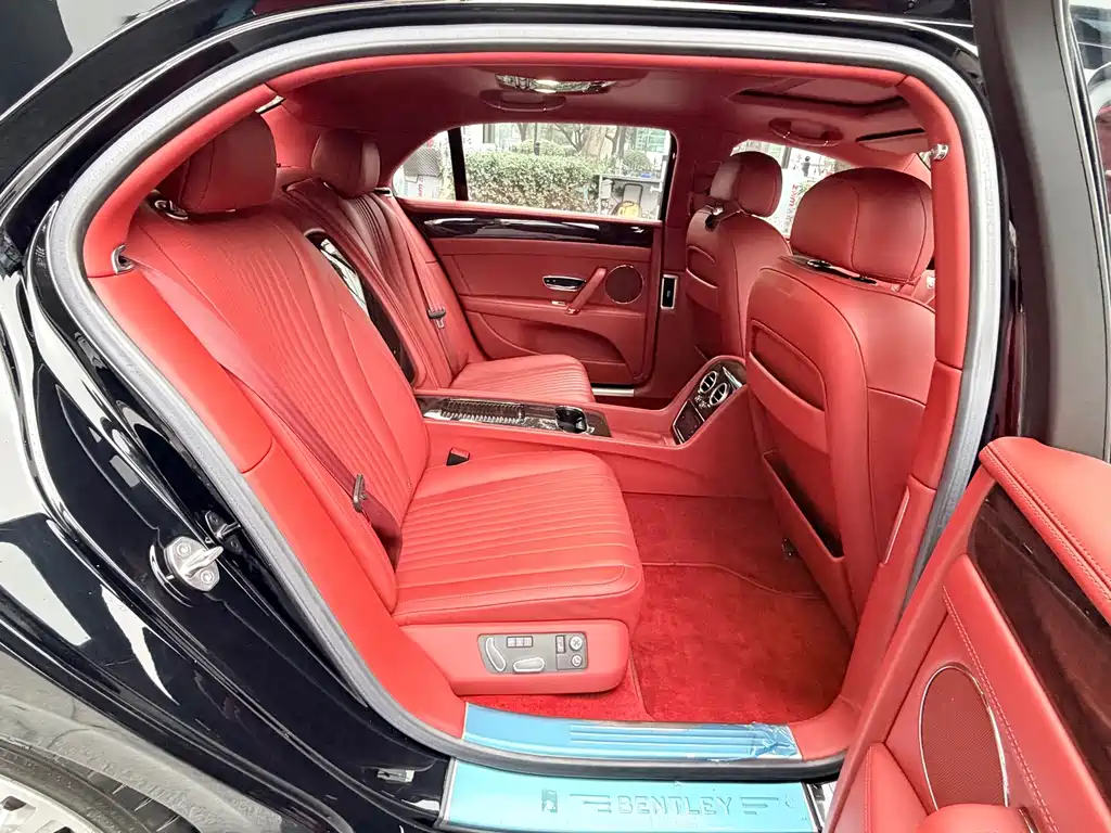 Bentley Flying Spur — миниатюра 7