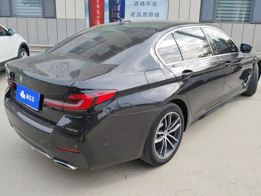 BMW 5 Series — миниатюра 3