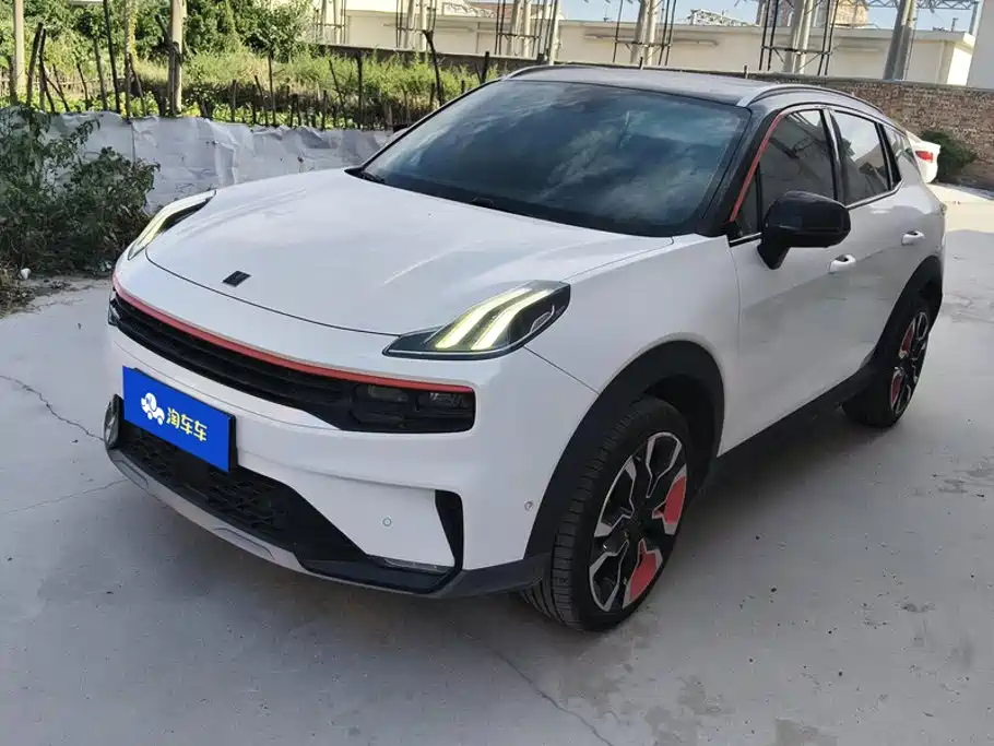 Lynk & Co 06