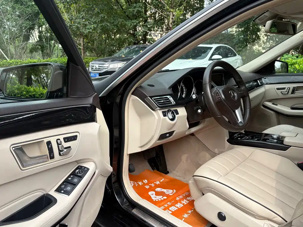 Mercedes-Benz E-Class — миниатюра 8