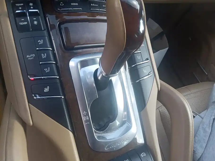 Porsche Cayenne — миниатюра 16