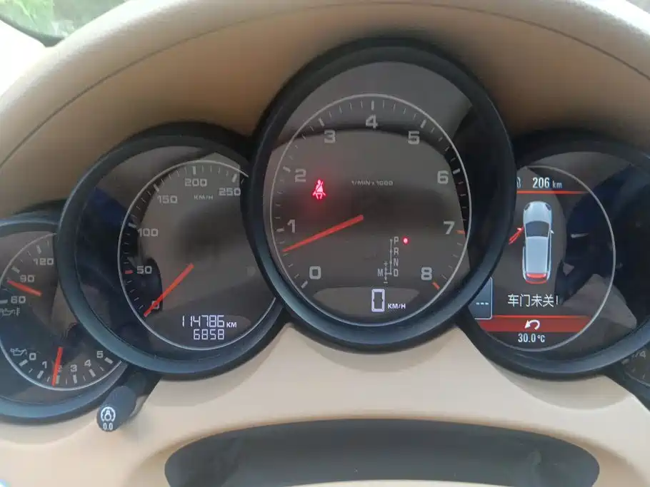 Porsche Cayenne — миниатюра 14