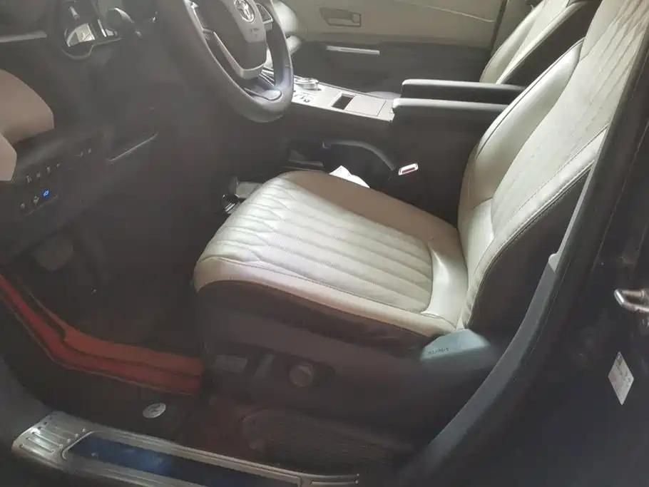 Toyota Granvia — миниатюра 9