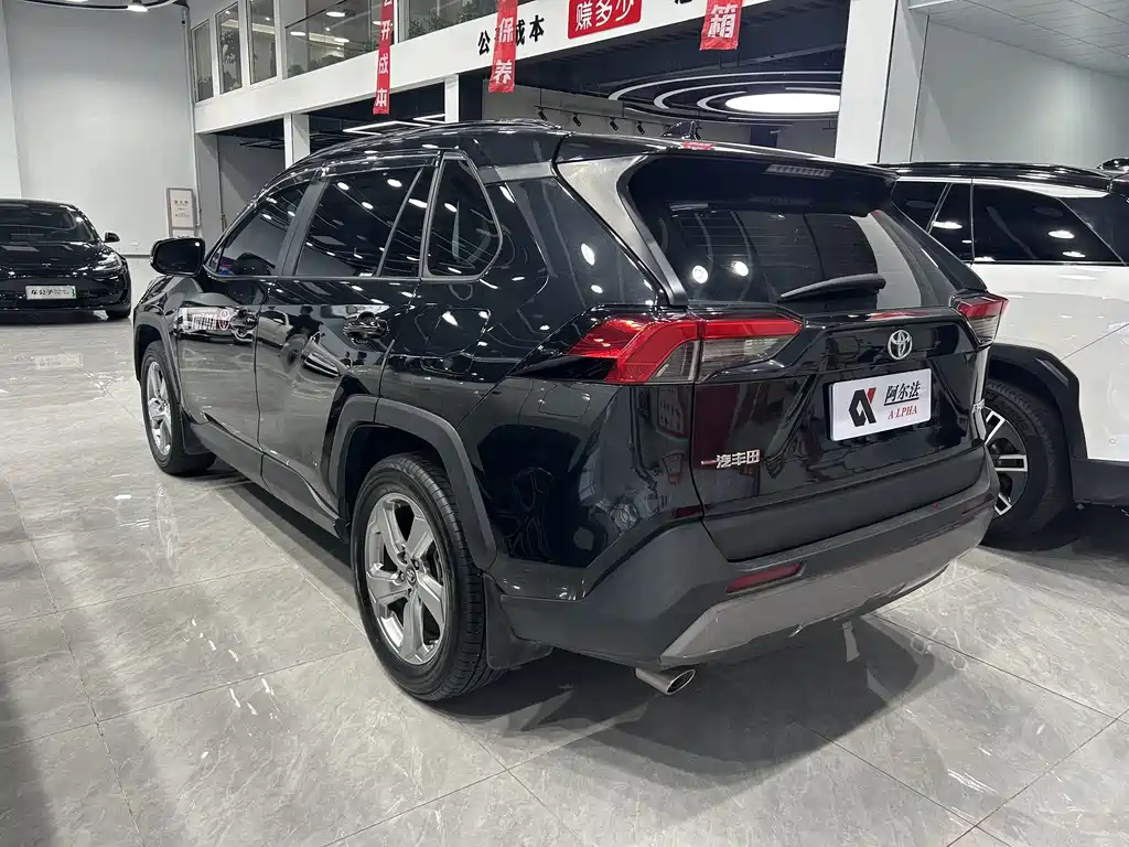 Toyota RAV4 — миниатюра 6