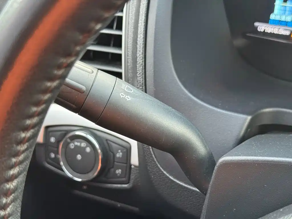 Ford Explorer (Import) — миниатюра 24
