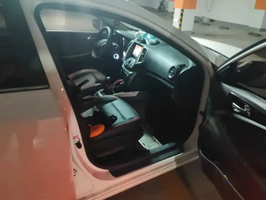 Changan Eado XT — миниатюра 8