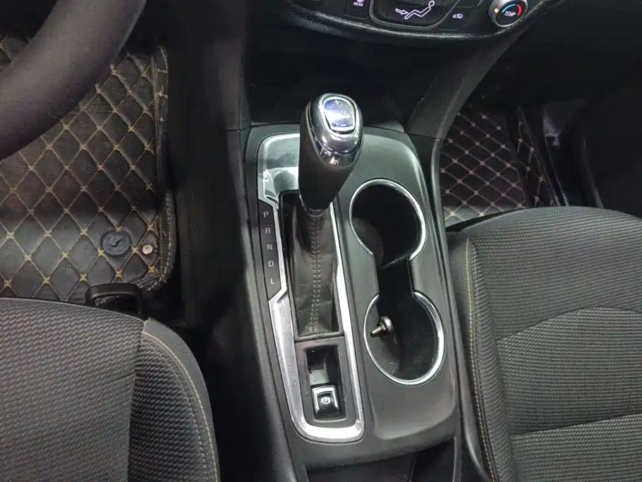 Chevrolet Equinox — миниатюра 16