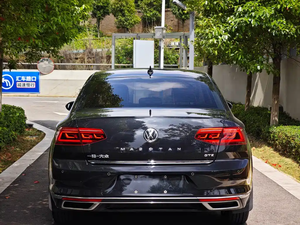 Volkswagen Magotan PHEV — миниатюра 5
