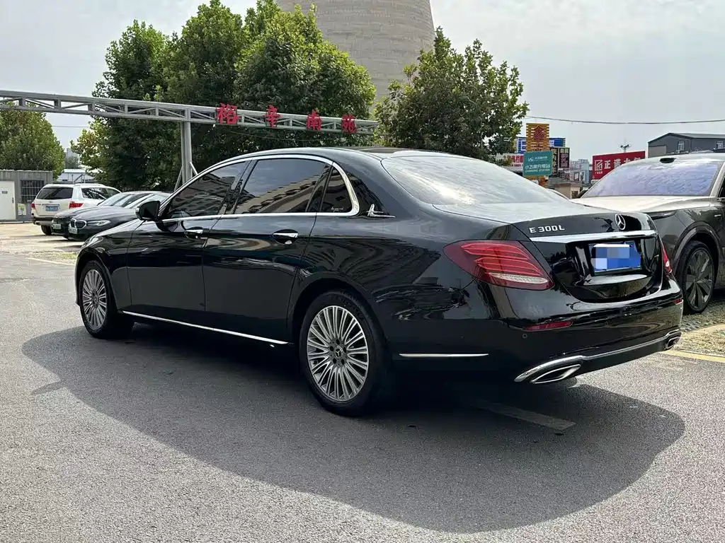 Mercedes-Benz E-Class — миниатюра 4