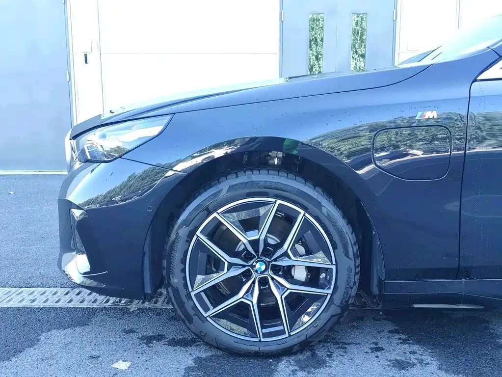 BMW i5 — миниатюра 6