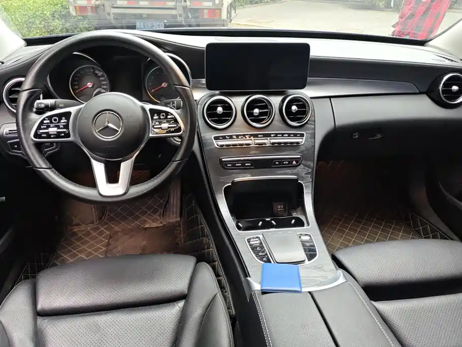 Mercedes-Benz C-Class — миниатюра 12