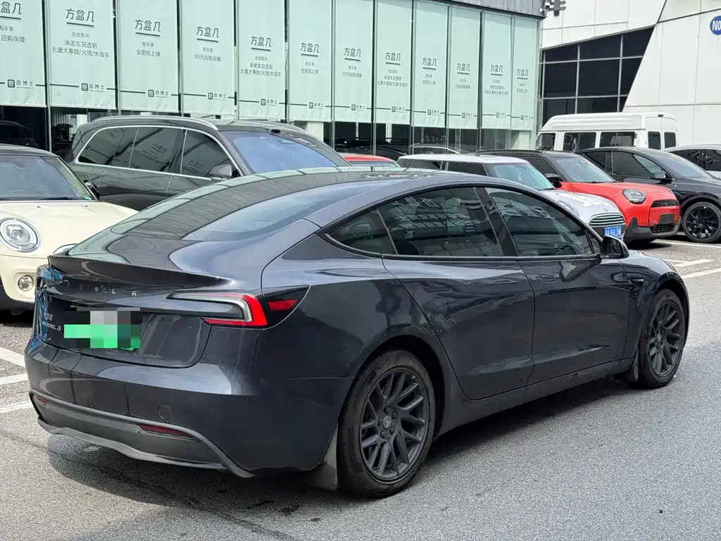 Tesla Model 3 — миниатюра 8