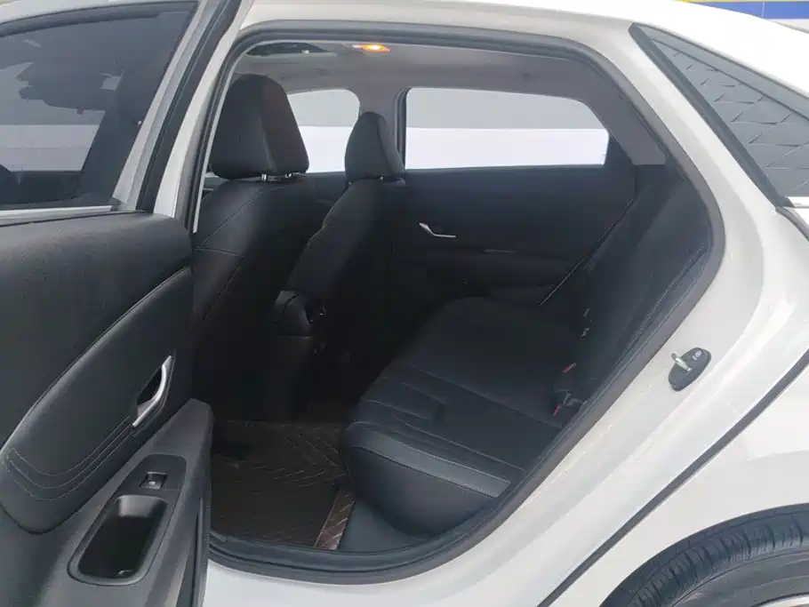 Hyundai Elantra — миниатюра 11