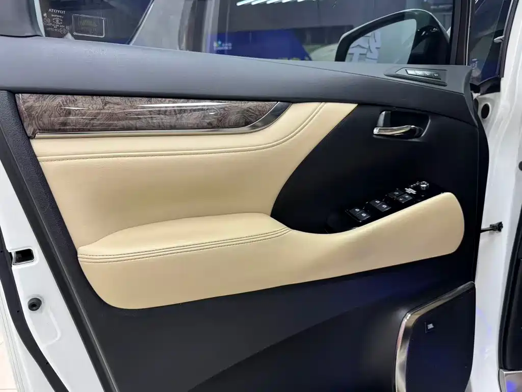 Toyota Vellfire 2021 2.5L HV Luxury
