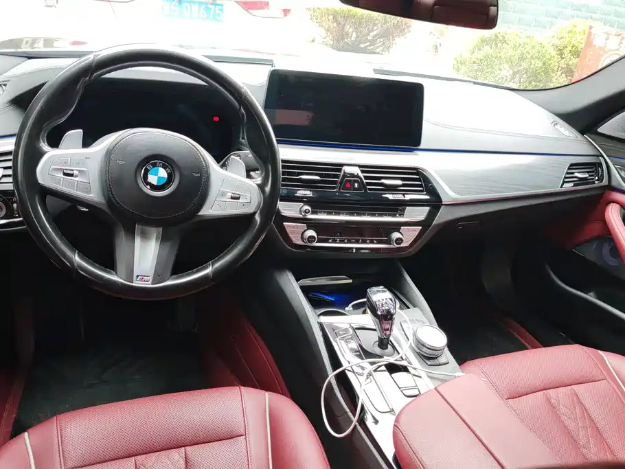 BMW 5 Series — миниатюра 12
