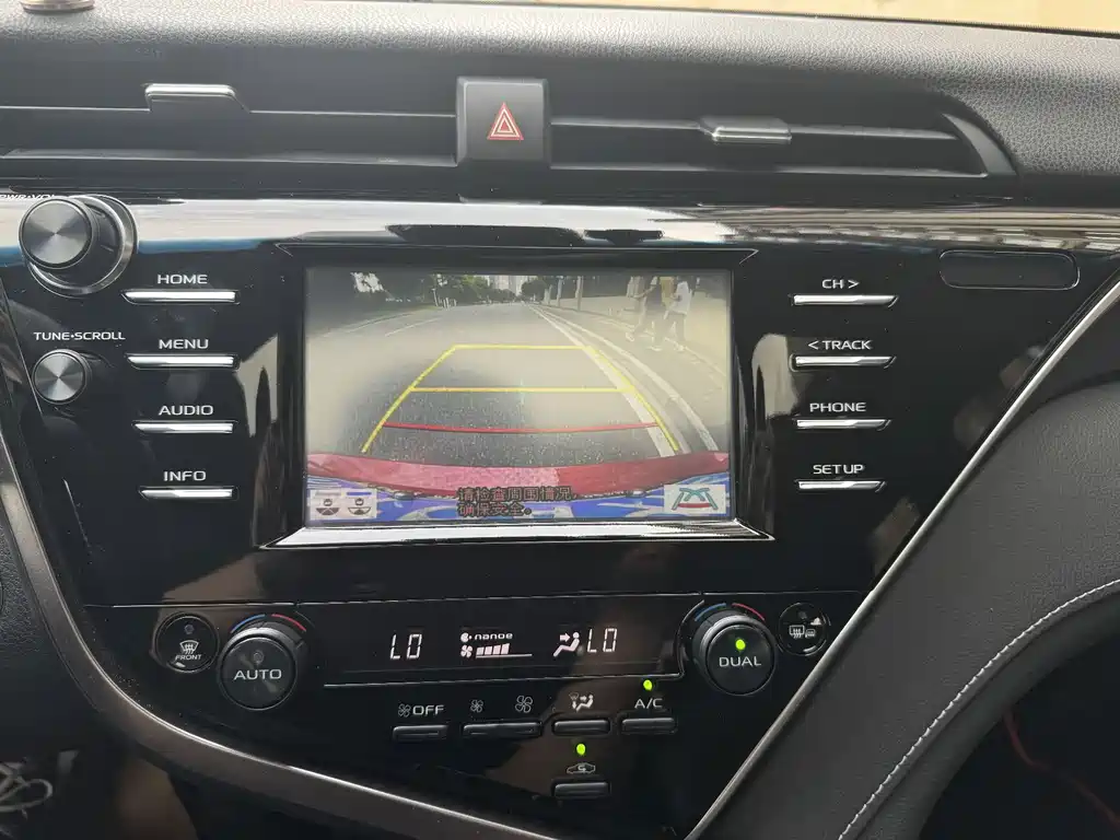 Toyota Camry — миниатюра 17