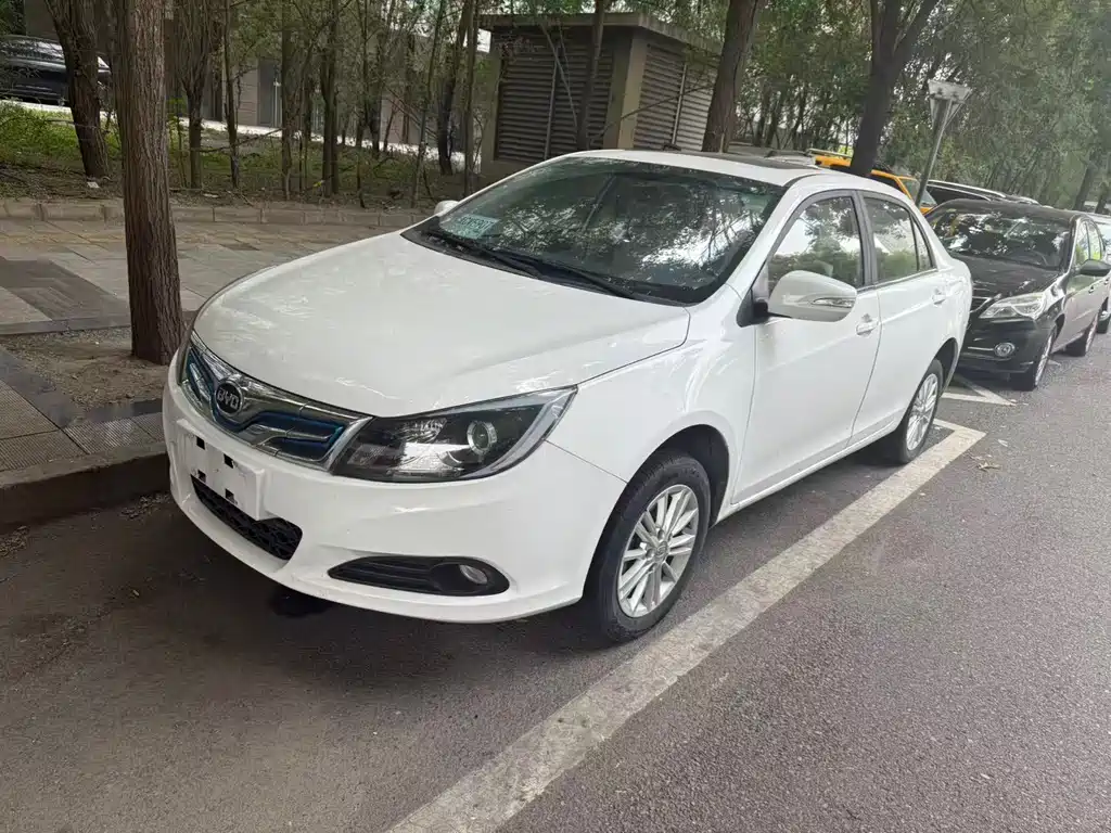 BYD e5