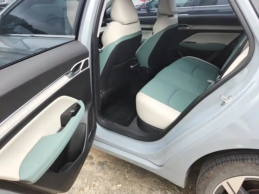 Geely L HiP — миниатюра 11
