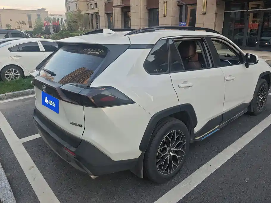 Toyota RAV4 — миниатюра 3