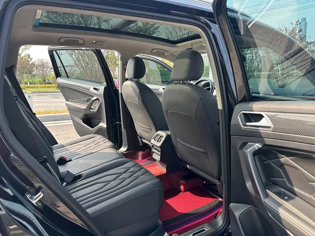Volkswagen Tiguan L — миниатюра 10