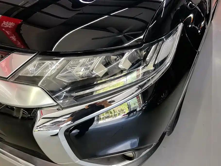 Mitsubishi Outlander — миниатюра 5