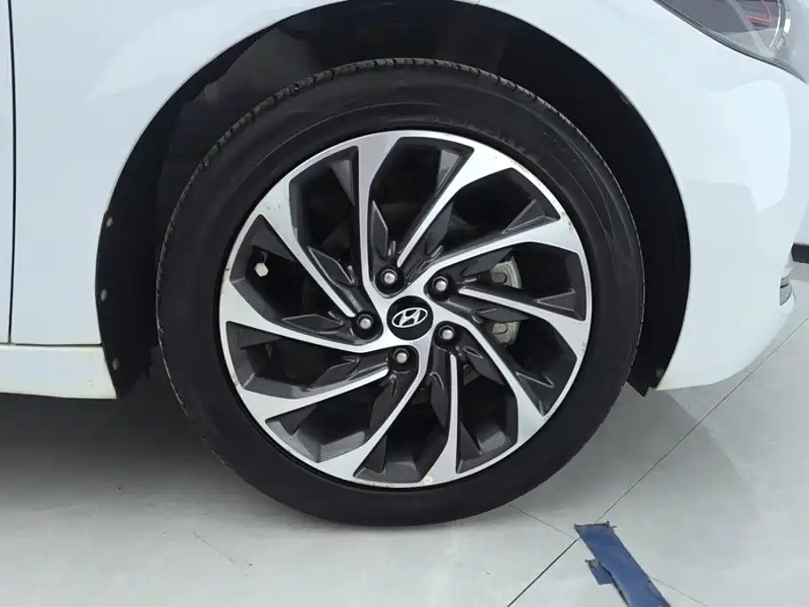 Hyundai Elantra — миниатюра 6
