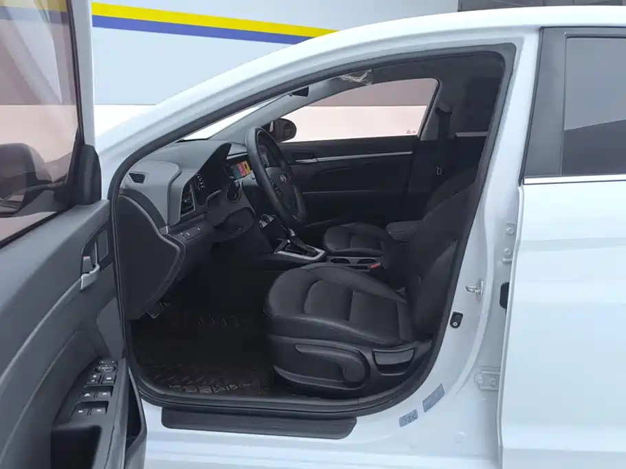 Hyundai Elantra — миниатюра 9
