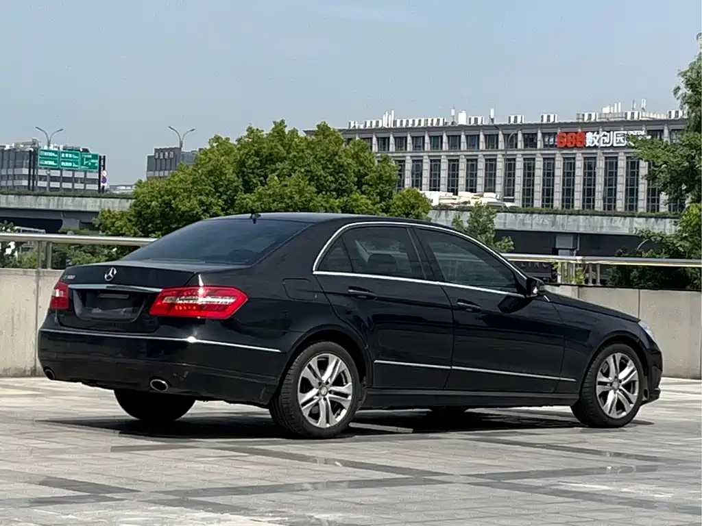 Mercedes-Benz E-Class E 2009 E 300